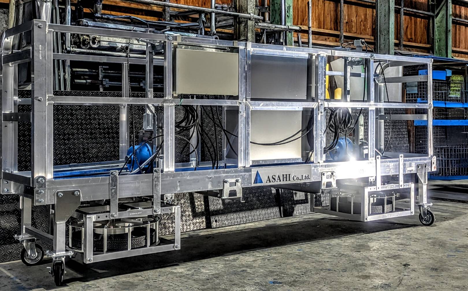 モノレール型ゴンドラ<br />
（上下左右移動可能）